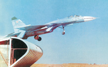 Взлет самолета Т10-24 с трамплина Т-2 комплекса "Нитка"